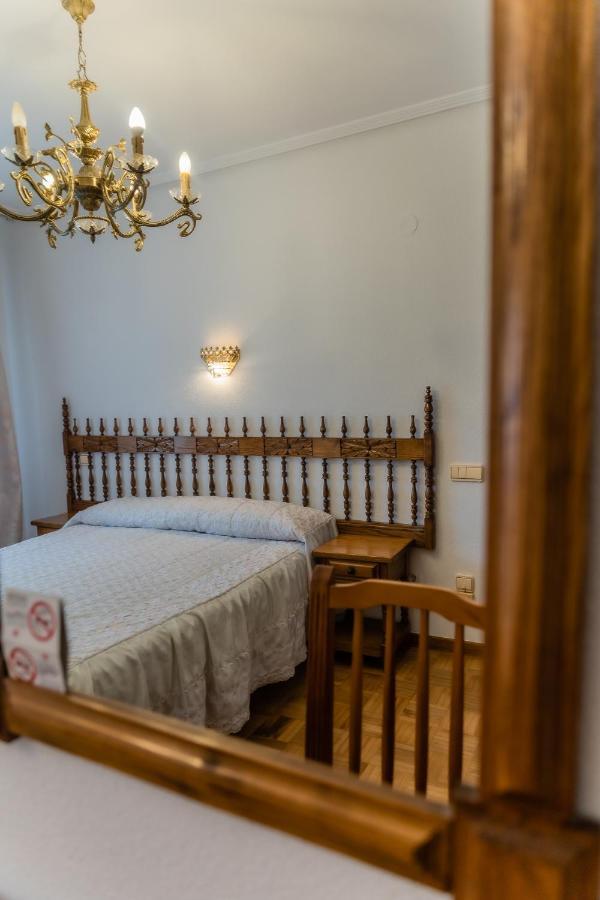 Hostal Santo Domingo de Silos Esterno foto