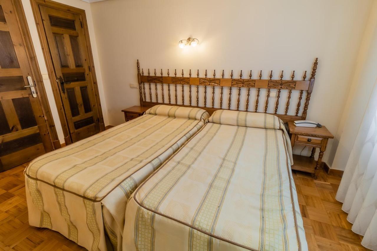 Hostal Santo Domingo de Silos Esterno foto