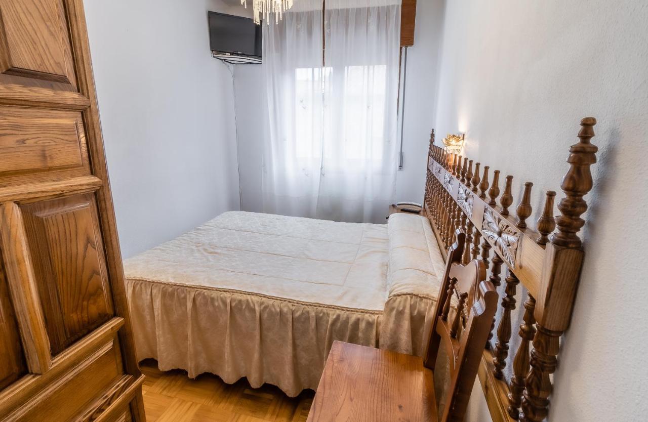 Hostal Santo Domingo de Silos Esterno foto