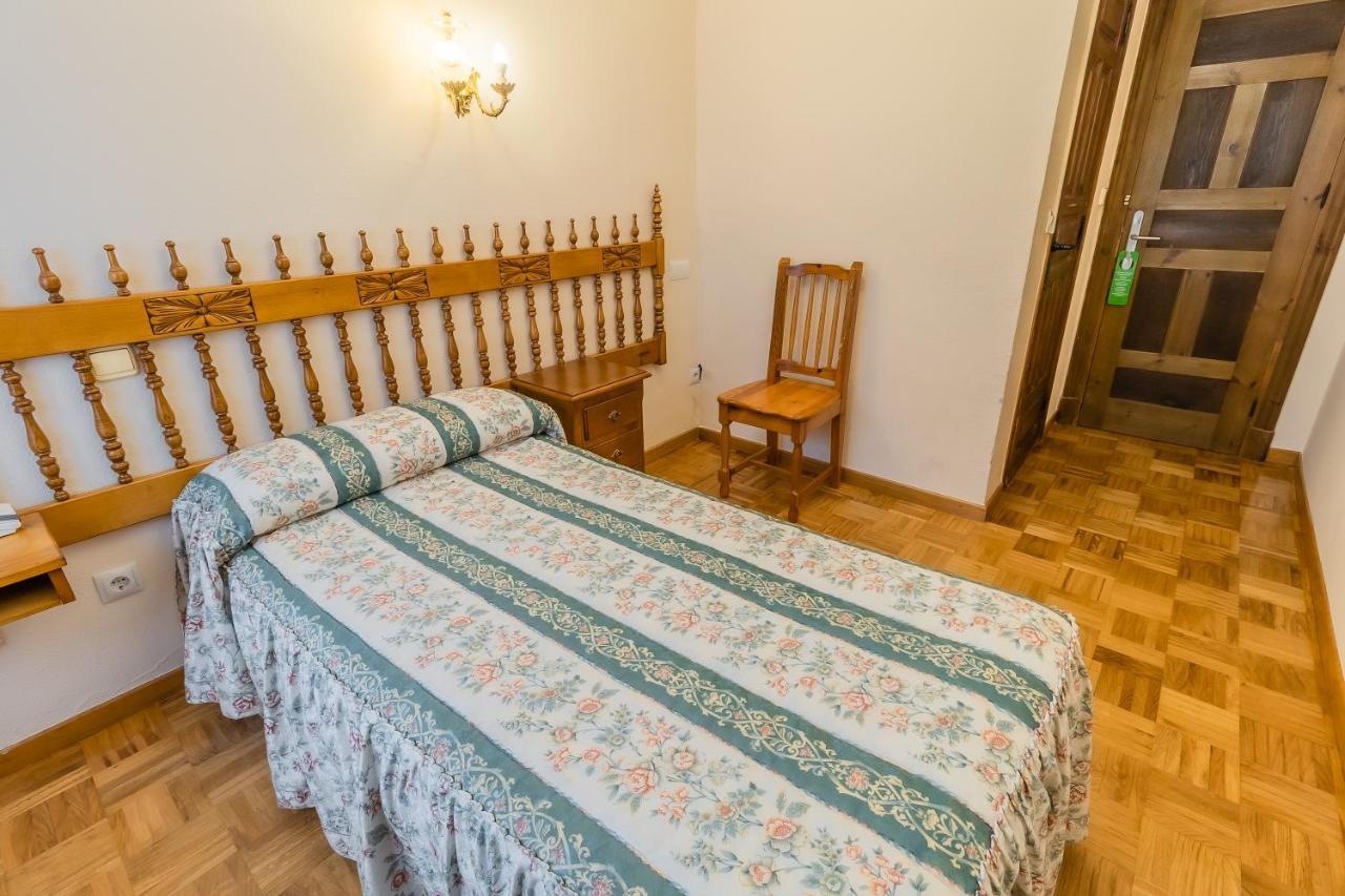 Hostal Santo Domingo de Silos Esterno foto