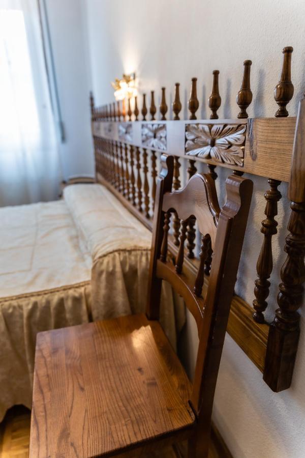 Hostal Santo Domingo de Silos Esterno foto