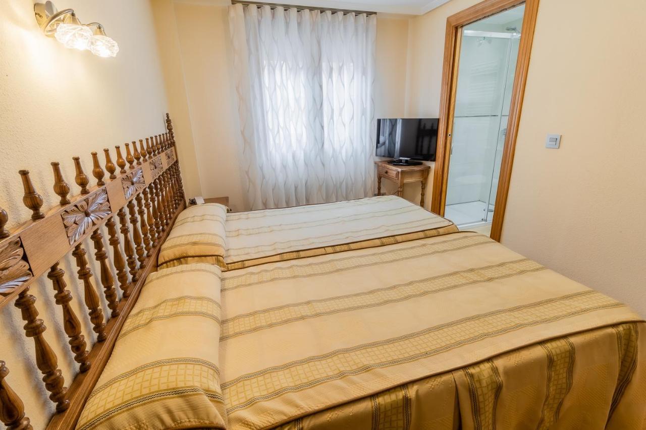 Hostal Santo Domingo de Silos Esterno foto