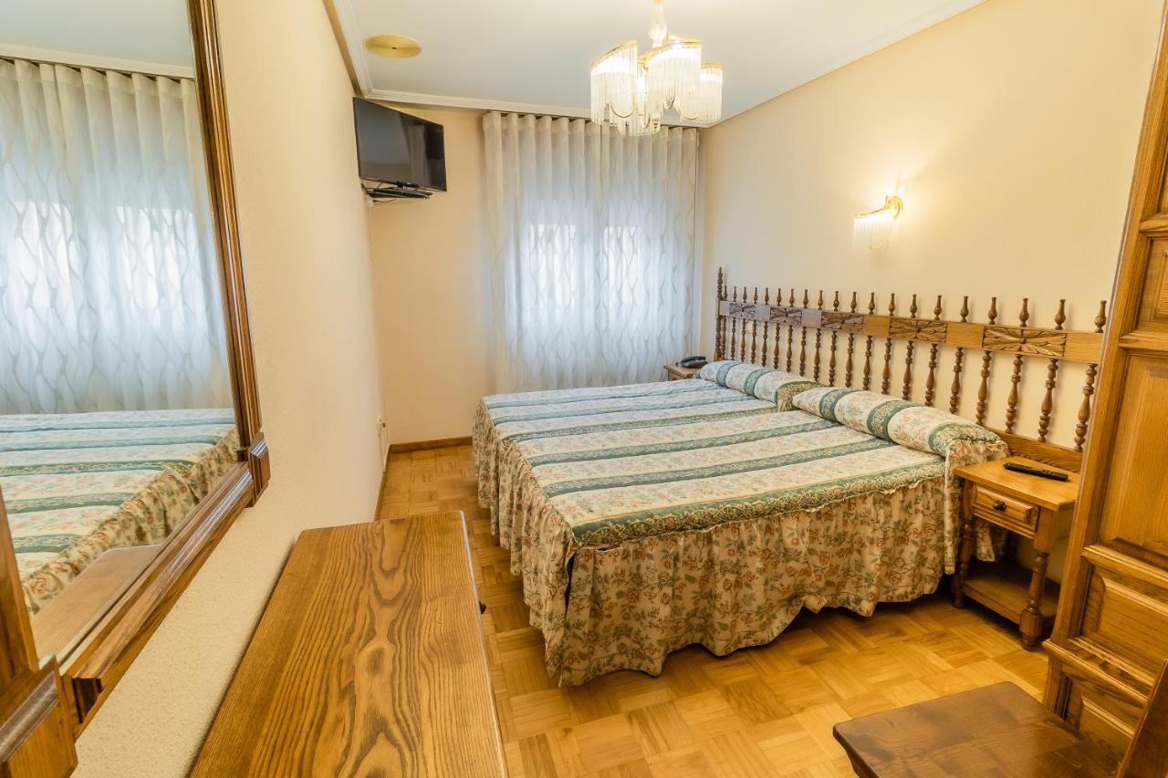 Hostal Santo Domingo de Silos Esterno foto