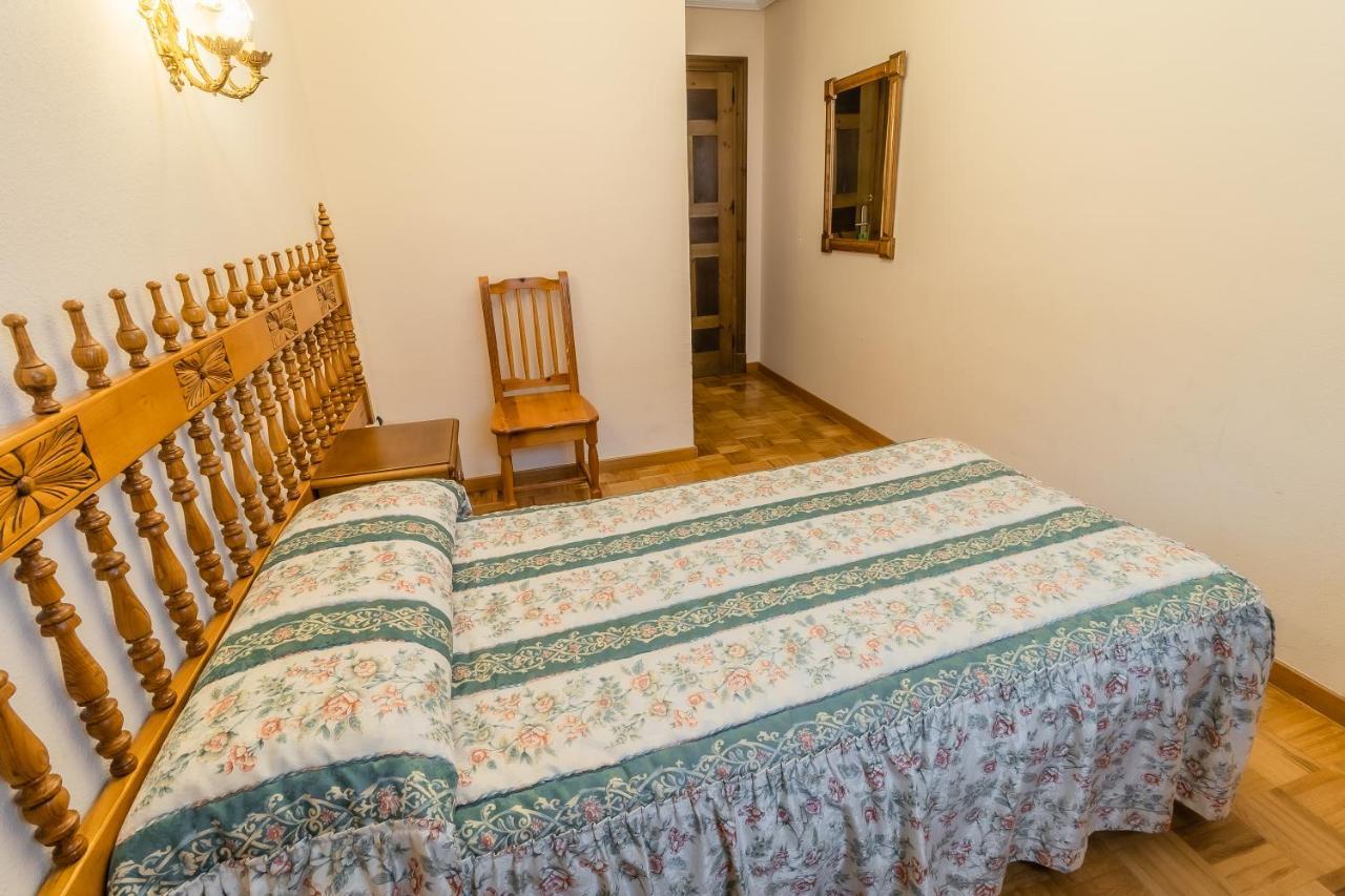 Hostal Santo Domingo de Silos Esterno foto