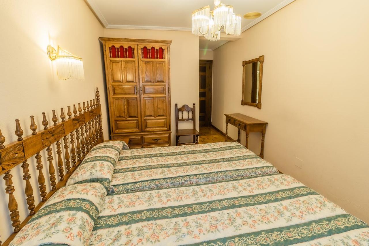 Hostal Santo Domingo de Silos Esterno foto